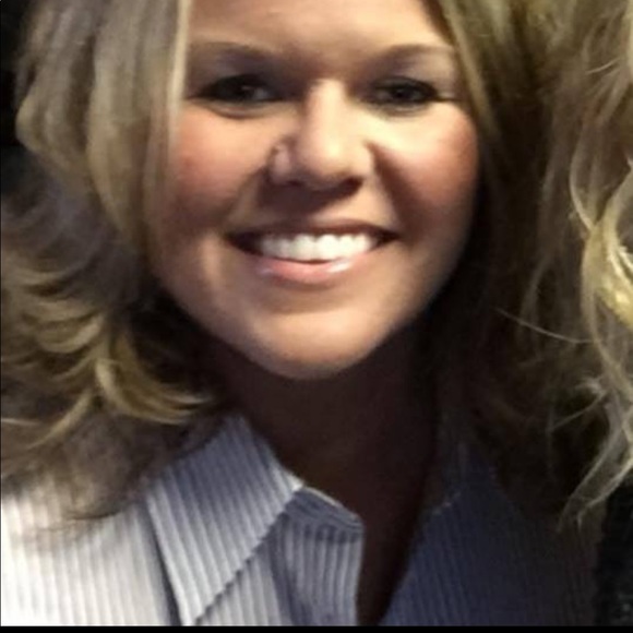 Meet your Posher, Tiffany - Picture 2 of 2